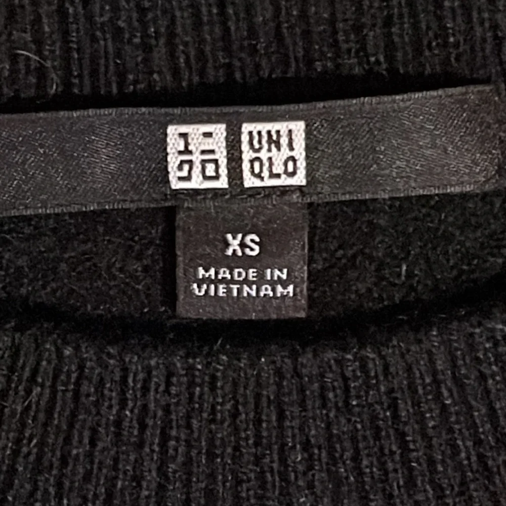 NWOT super soft Uniqlo 100% cashmere sweater size XS